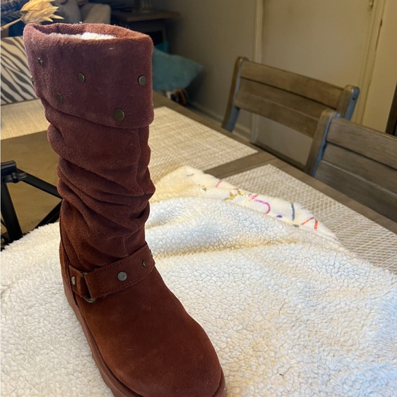 Bear Paw, studded chestnut brown, size 2 - Picture 2 of 5